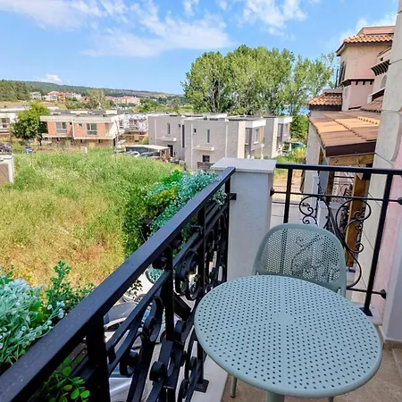 Apartmán Beachfront 100 M From Smokinya Kavatsi By Flat Manаger